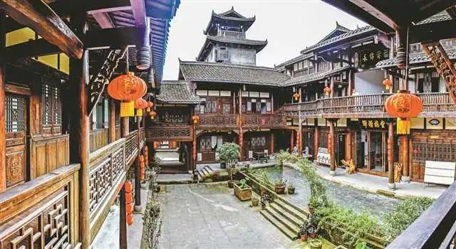 李炳军会见世界银行执行董事访问团