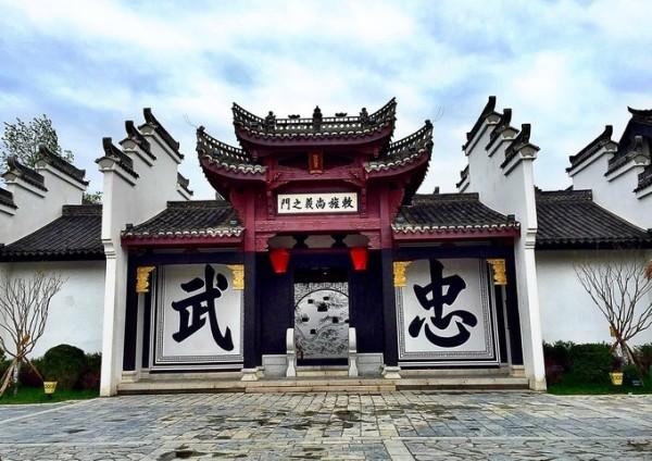 同样给冯程程打伞，周润发与黄晓明这两个版本，他们的差距有多大？游戏画面